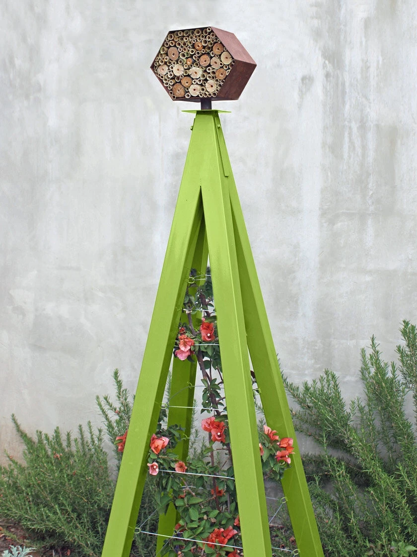 Bee Bungalow + Akoris Garden Tuteur Jr. 8 Bee Bungalow + Akoris Garden Tuteur Jr. - Image 6